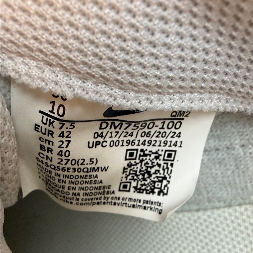 Nike Women's White Black Gold Platform Sneakers - Picture 10 of 11